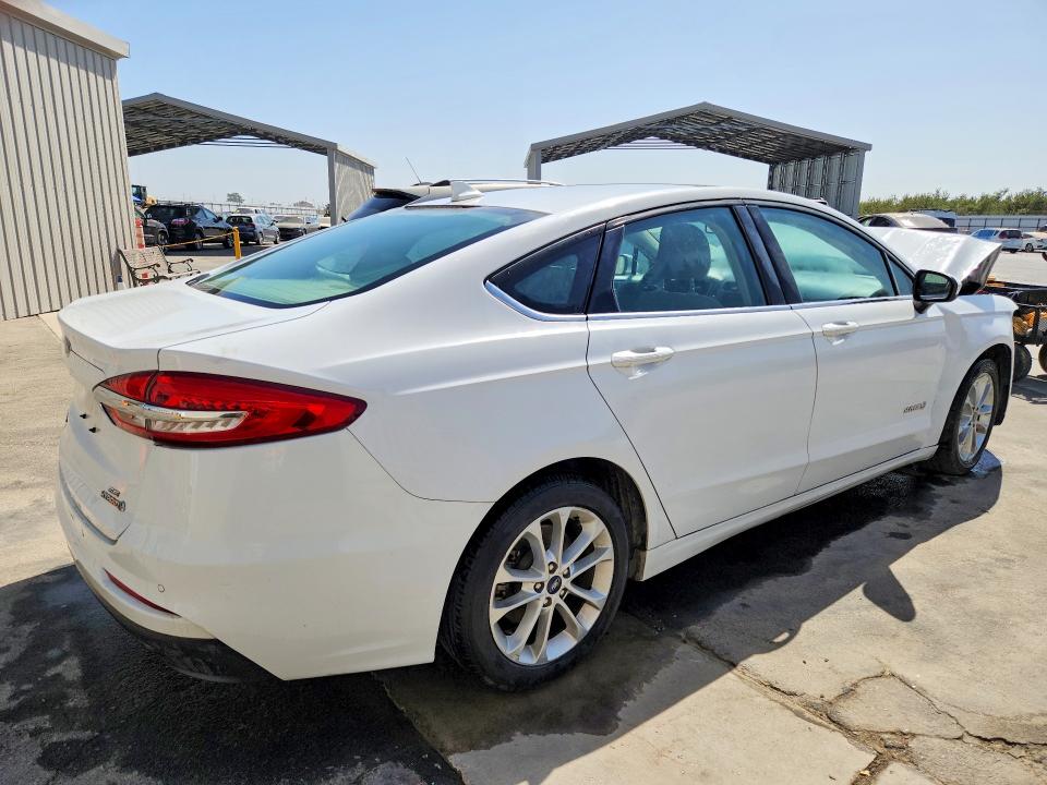 Photo 3 from auction – 2019 FORD FUSION with VIN 3FA6P0LU3KR207771