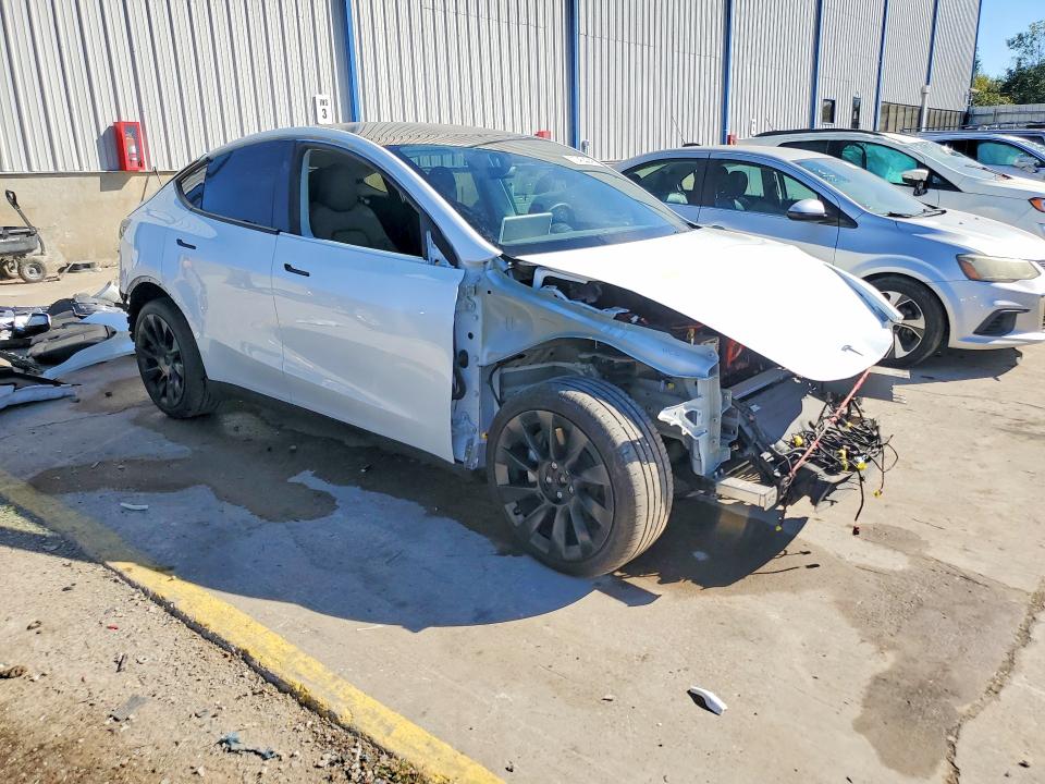 Снимка 4 от търг – 2023 TESLA MODEL Y с VIN 7SAYGDEE8PA203675