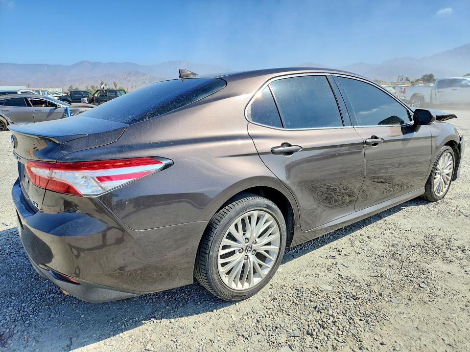 Снимка 3 от търг – 2019 TOYOTA CAMRY с VIN 4T1B11HK0KU257006