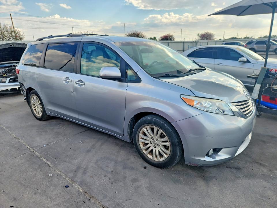 Photo 4 from auction – 2015 TOYOTA SIENNA with VIN 5TDYK3DC5FS682303