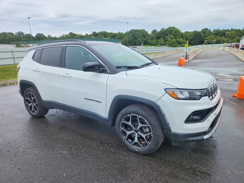 Photo 4 from auction – 2025 JEEP COMPASS with VIN 3C4NJDCN5ST614677