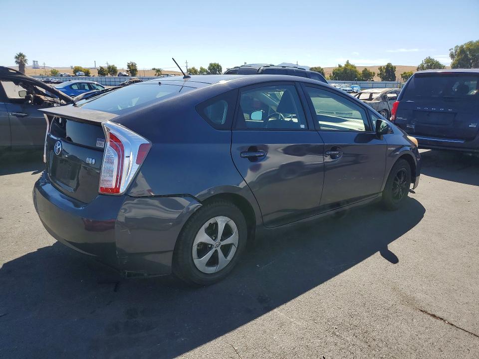 Photo 3 from auction – 2014 TOYOTA PRIUS with VIN JTDKN3DU6E1741862