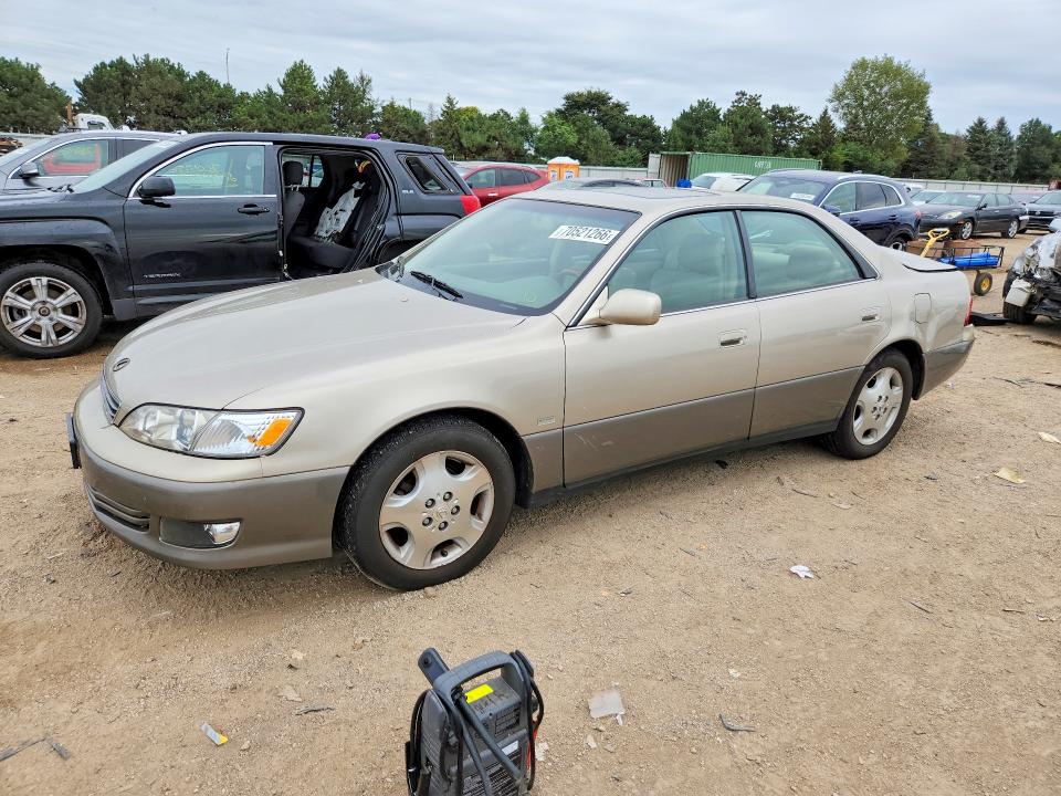 LEXUS ES 2000 with VIN JT8BF28G4Y0285638 - Photo from auction
