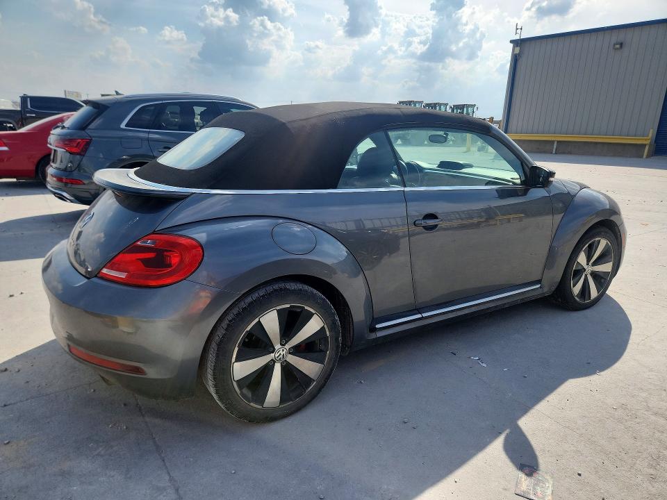 Photo 3 from auction – 2013 VOLKSWAGEN BEETLE with VIN 3VW7T7AT1DM833054