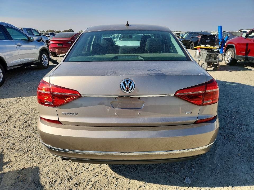 Photo 6 from auction – 2016 VOLKSWAGEN PASSAT with VIN 1VWAT7A32GC039269