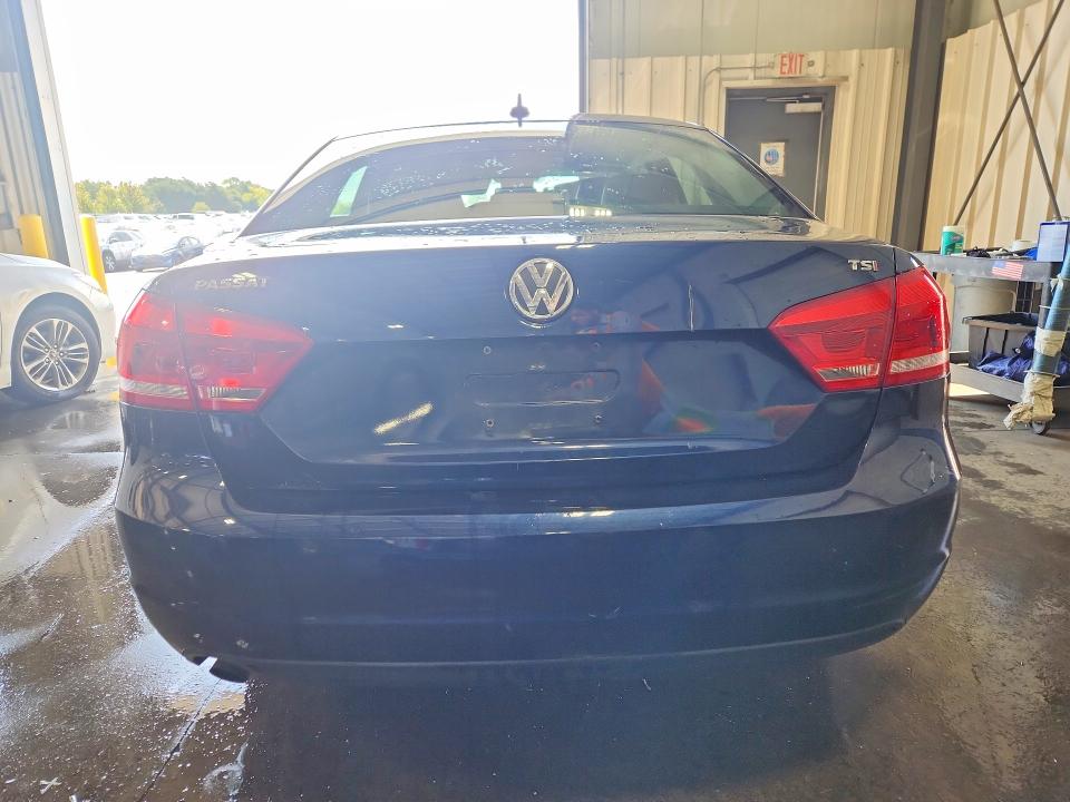 Photo 6 from auction – 2015 VOLKSWAGEN PASSAT with VIN 1VWAT7A31FC050259