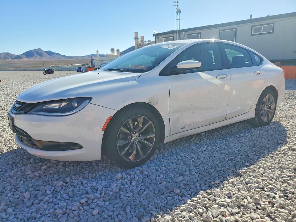 CHRYSLER 200 2015 مع رقم تعريف المركبة 1C3CCCBG0FN613770 - صورة من المزاد