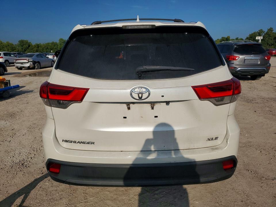 Photo 6 from auction – 2019 TOYOTA HIGHLANDER with VIN 5TDKZRFH0KS565235