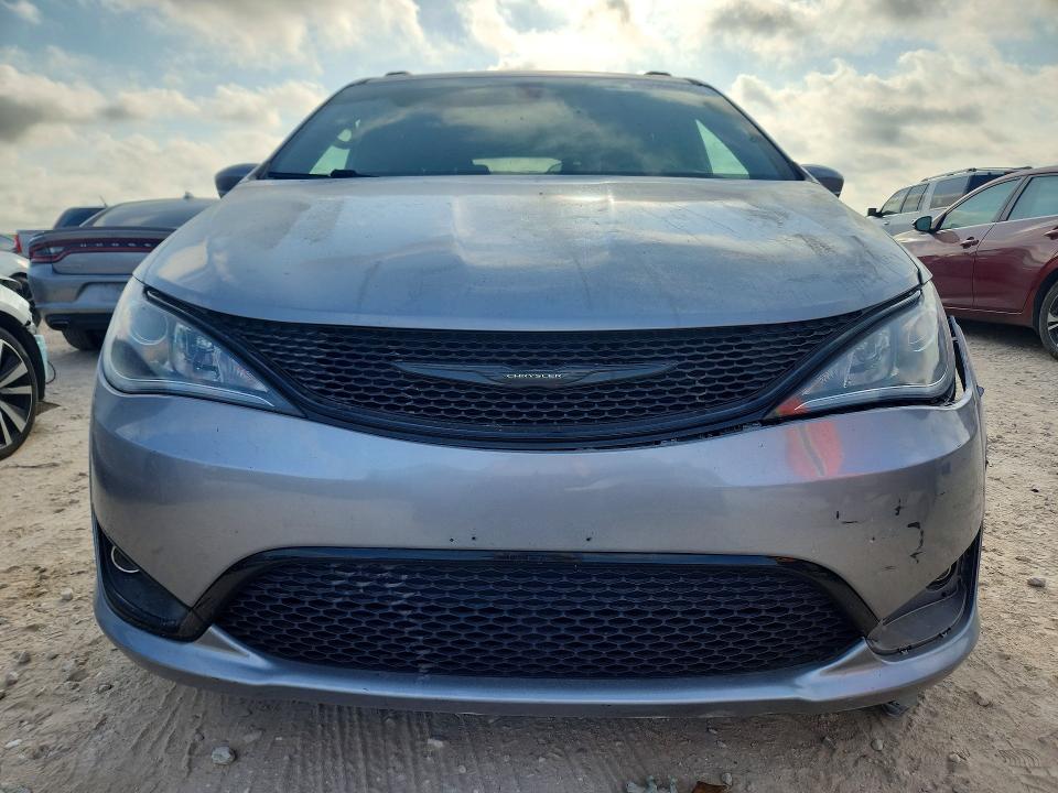 Photo 5 from auction – 2018 CHRYSLER PACIFICA with VIN 2C4RC1EG0JR237315