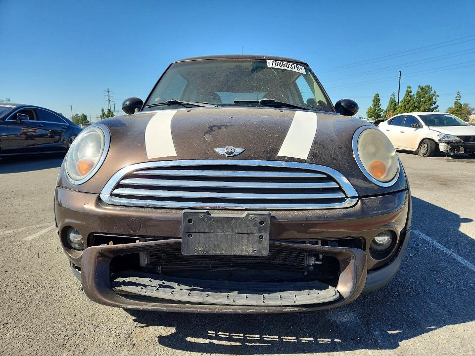 Photo 5 from auction – 2011 MINI COOPER with VIN WMWSU3C55BTX95924