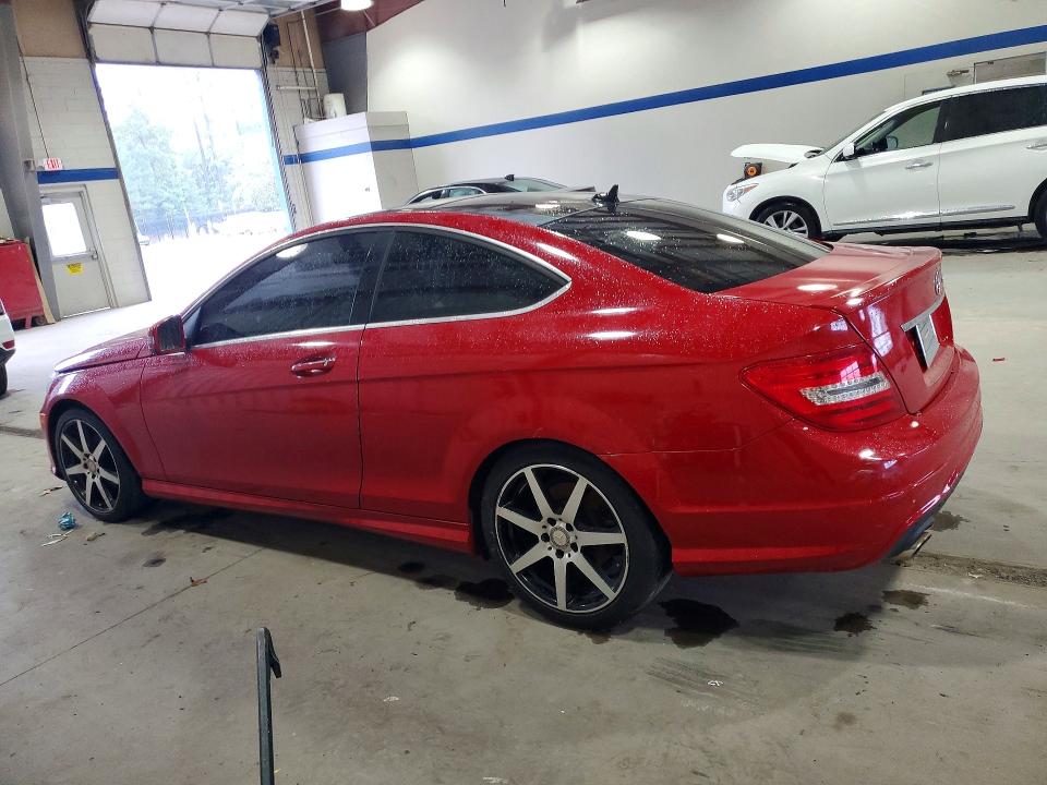 Снимка 2 от търг – 2015 MERCEDES-BENZ C с VIN WDDGJ4HB8FG391218