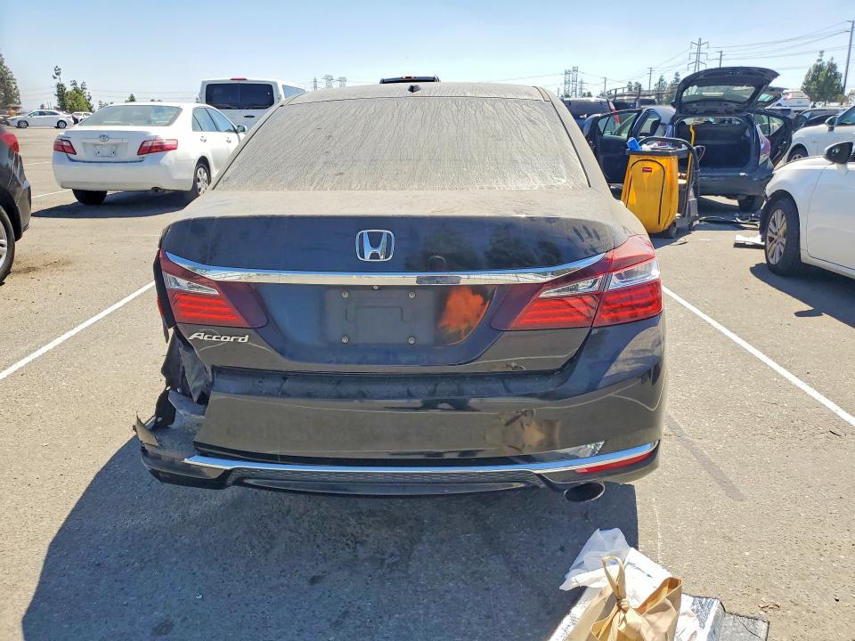 Снимка 6 от търг – 2017 HONDA ACCORD с VIN 1HGCR2F71HA177831