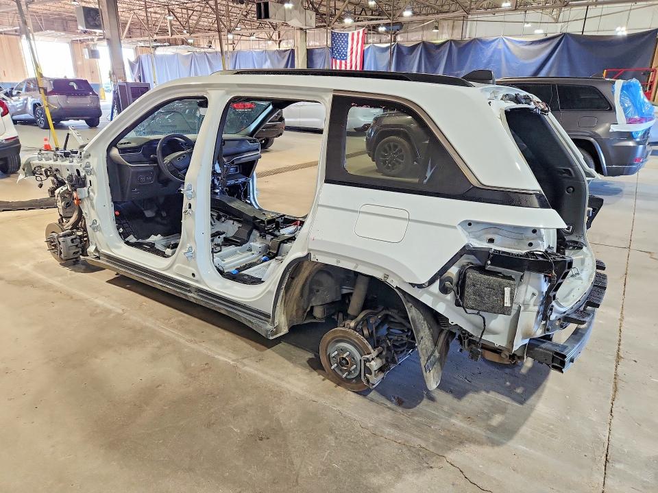 Снимка 2 от търг – 2025 JEEP GRAND CHEROKEE с VIN 1C4RJYB63S8700281