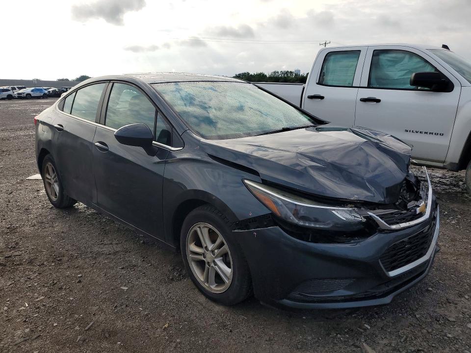 Photo 4 from auction – 2018 CHEVROLET CRUZE with VIN 1G1BE5SM5J7100586