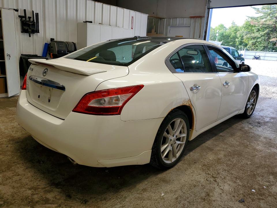Photo 3 from auction – 2010 NISSAN MAXIMA with VIN 1N4AA5AP5AC810885