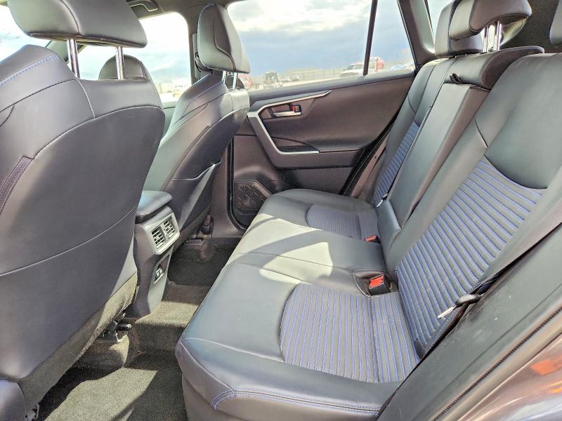 Photo 11 from auction – 2019 TOYOTA RAV4 with VIN JTMEWRFV9KJ017002