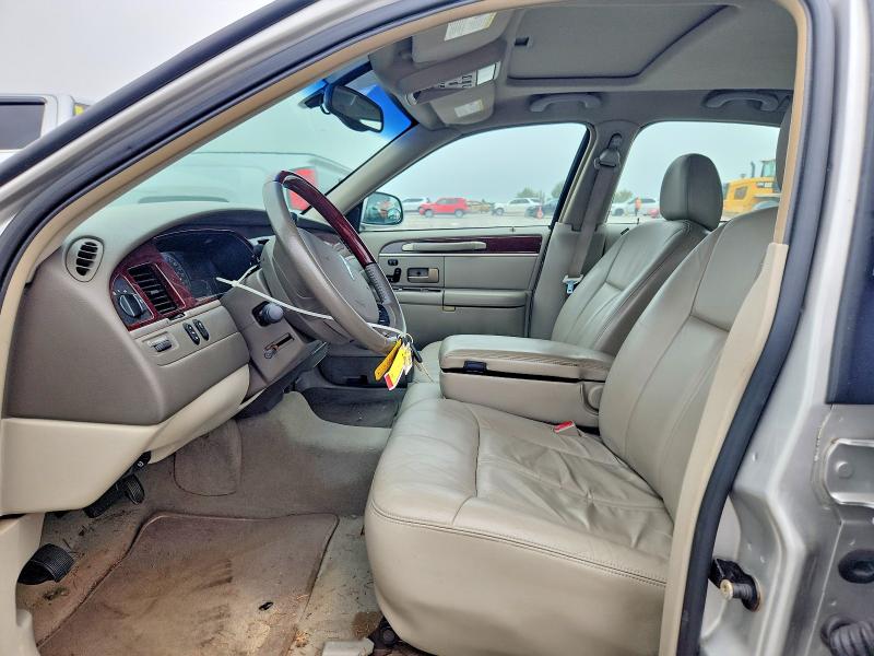 Photo 7 from auction – 2005 LINCOLN TOWN CAR with VIN 1LNHM82W55Y647053