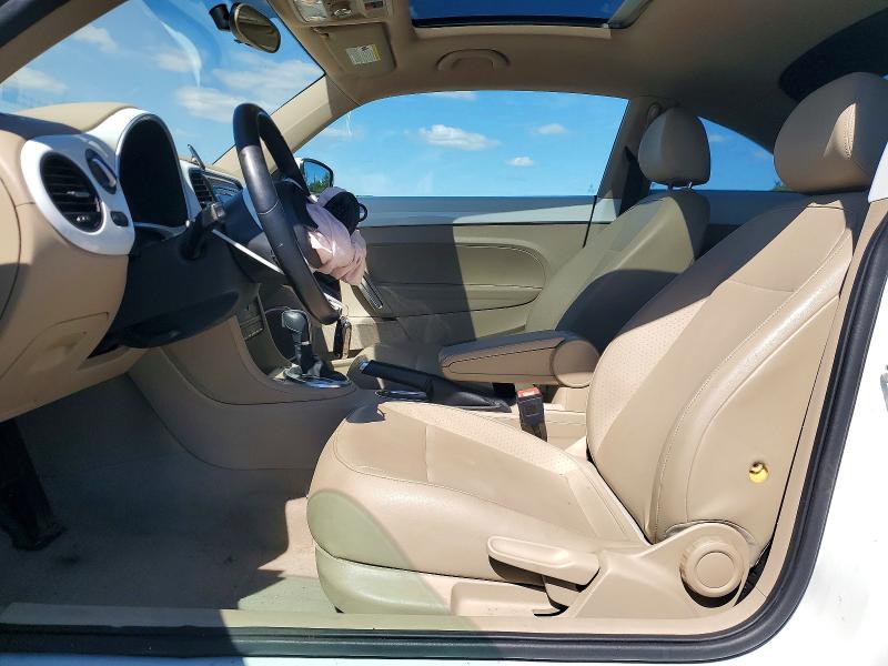 Photo 7 from auction – 2015 VOLKSWAGEN BEETLE with VIN 3VWJ17AT7FM641829