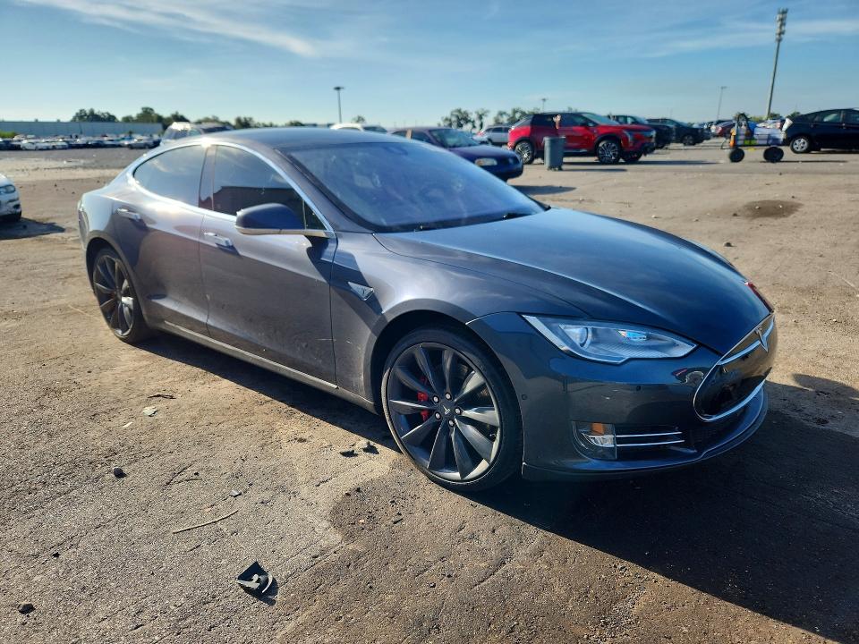 Zdjęcie 4 z aukcji – 2014 TESLA MODEL S z VIN 5YJSA1H19EFP55911