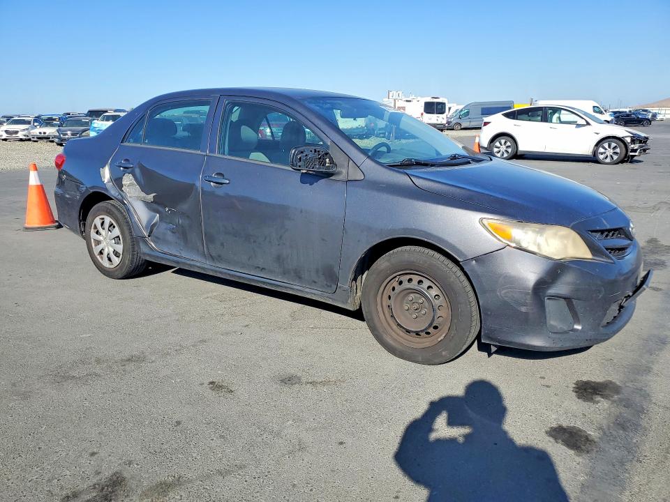 Снимка 4 от търг – 2013 TOYOTA COROLLA с VIN 5YFBU4EE4DP177476