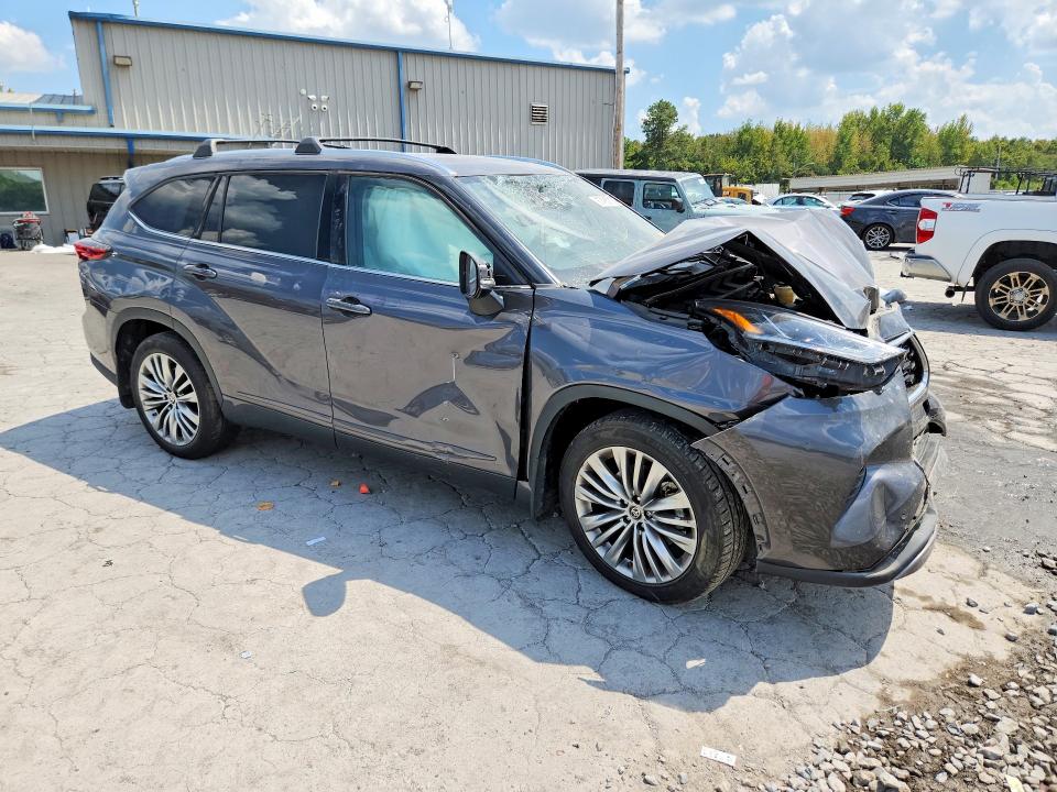 Photo 4 from auction – 2022 TOYOTA HIGHLANDER with VIN 5TDFZRBH9NS229563