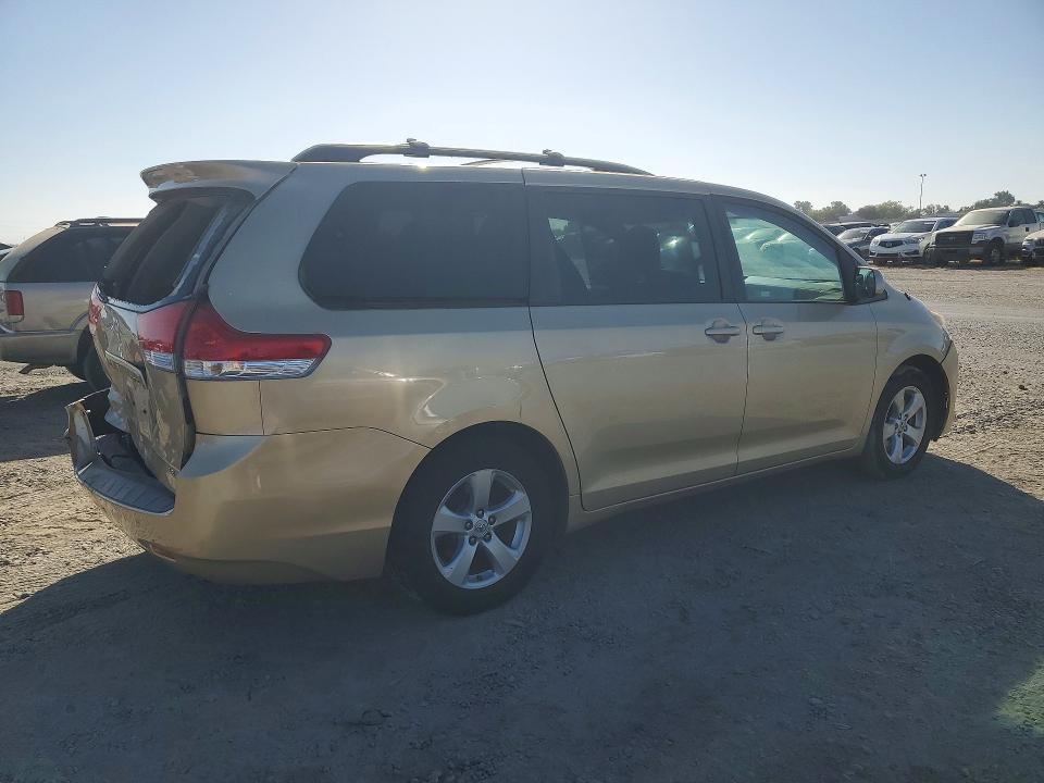 Photo 3 from auction – 2012 TOYOTA SIENNA with VIN 5TDKK3DC9CS209151
