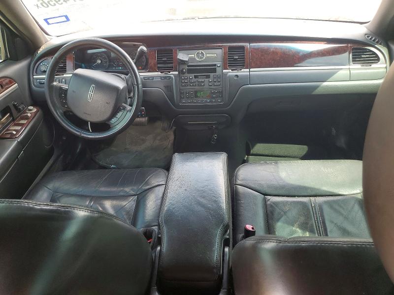 Photo 8 from auction – 2011 LINCOLN TOWN CAR with VIN 2LNBL8EV5BX766146