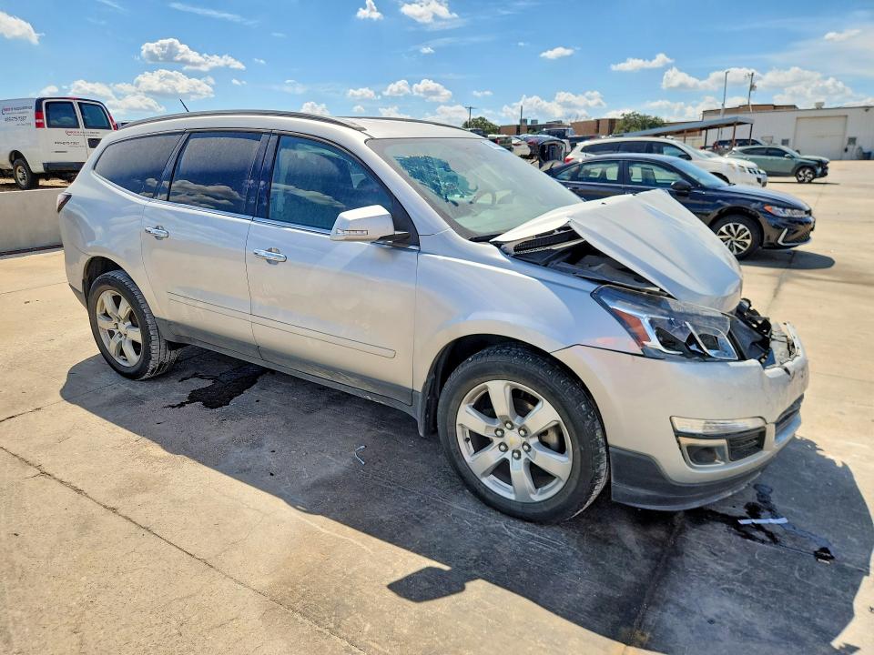Photo 4 from auction – 2017 CHEVROLET TRAVERSE with VIN 1GNKRGKD4HJ121196