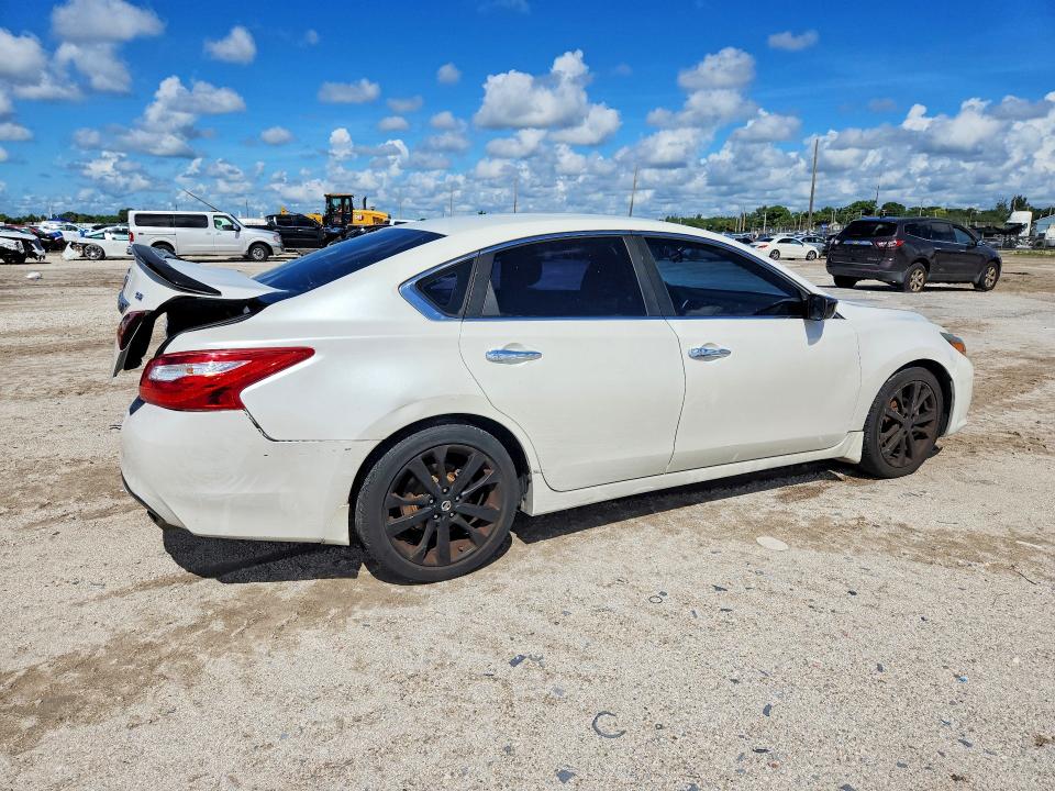 Photo 3 from auction – 2017 NISSAN ALTIMA with VIN 1N4AL3AP0HC172764