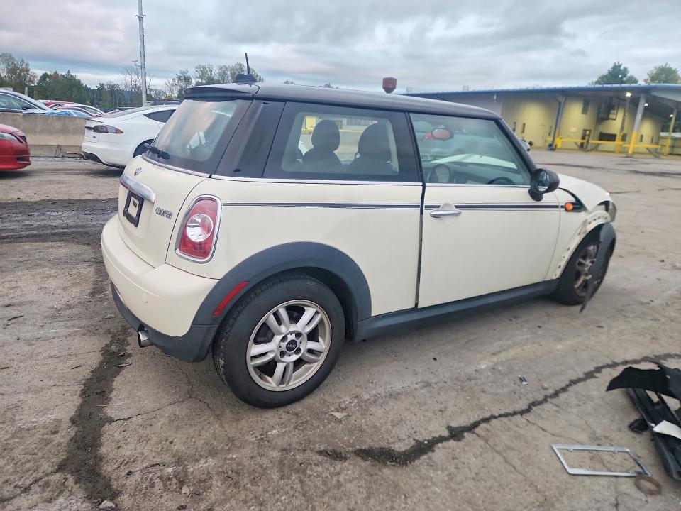 Zdjęcie 3 z aukcji – 2013 MINI COOPER z VIN WMWSU3C51DT545924