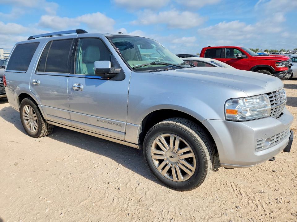 Photo 4 from auction – 2012 LINCOLN NAVIGATOR with VIN 5LMJJ2H52CEL02788