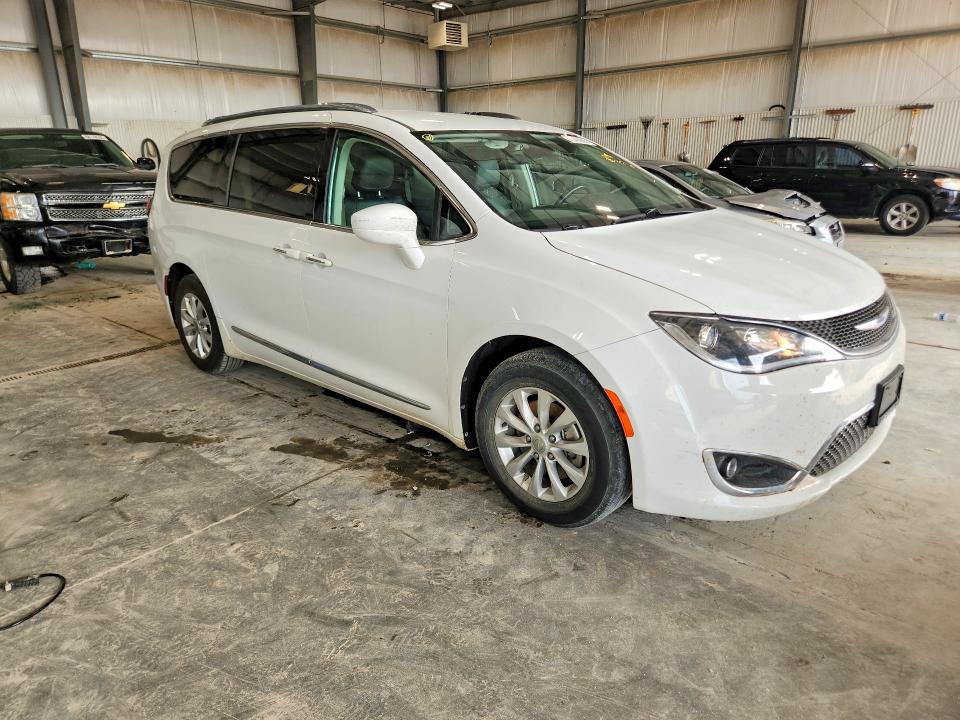 Photo 4 from auction – 2018 CHRYSLER PACIFICA with VIN 2C4RC1BG7JR278917