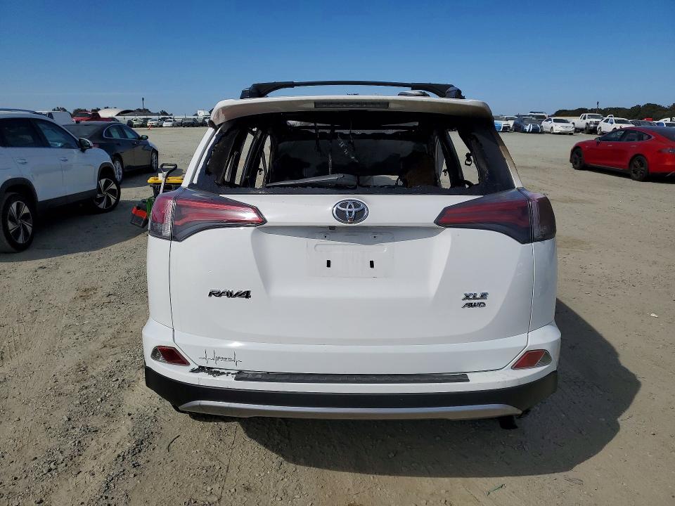 Photo 6 from auction – 2017 TOYOTA RAV4 with VIN JTMRFREV3HD200681