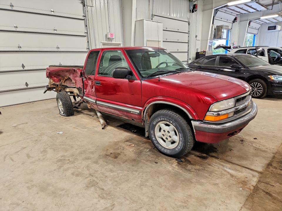 Photo 4 from auction – 2001 CHEVROLET S TRUCK with VIN 1GCDT19W718136456