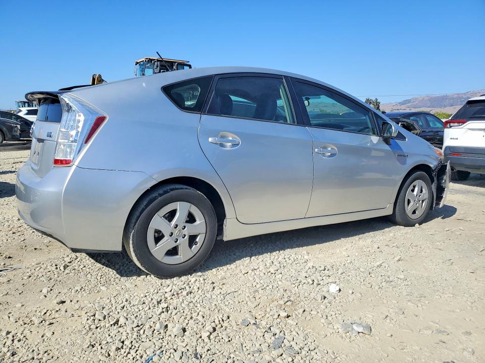 Снимка 3 от търг – 2011 TOYOTA PRIUS с VIN JTDKN3DUXB5314639