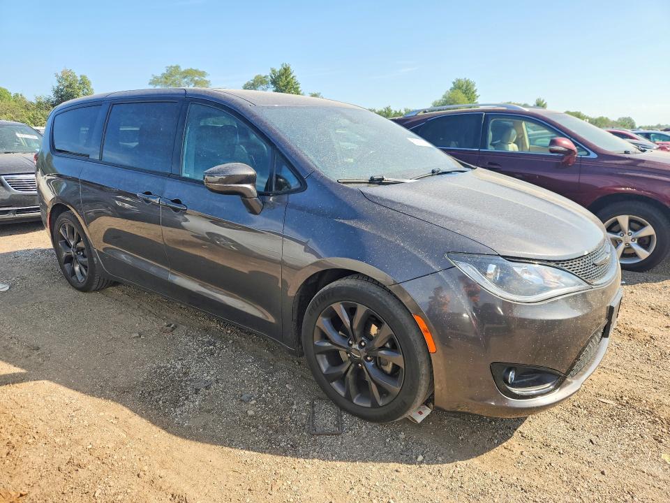 Photo 4 from auction – 2018 CHRYSLER PACIFICA with VIN 2C4RC1FG1JR357915