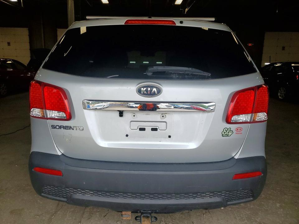Photo 6 from auction – 2012 KIA SORENTO with VIN 5XYKTCA68CG225849