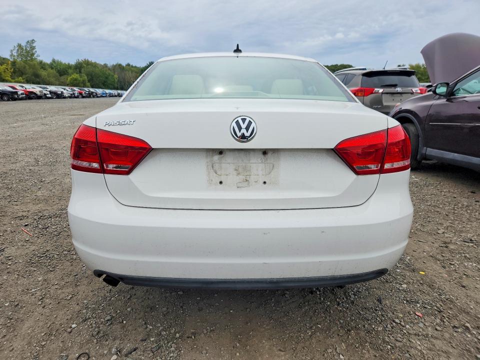Photo 6 from auction – 2014 VOLKSWAGEN PASSAT with VIN 1VWAP7A30EC017515