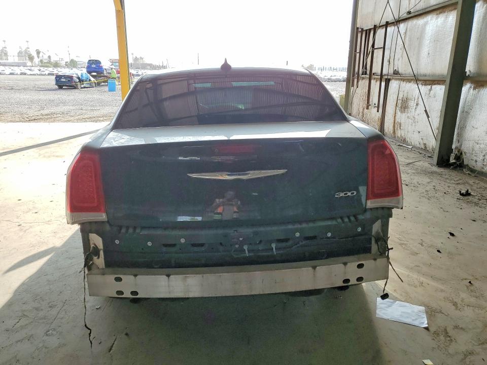 Photo 6 from auction – 2016 CHRYSLER 300C with VIN 2C3CCAEG0GH190456