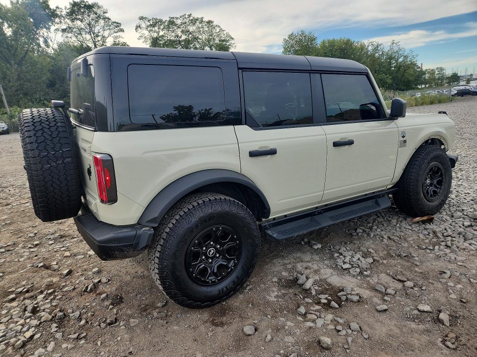 Снимка 3 от търг – 2025 FORD BRONCO с VIN 1FMEE7BH2SLB15831