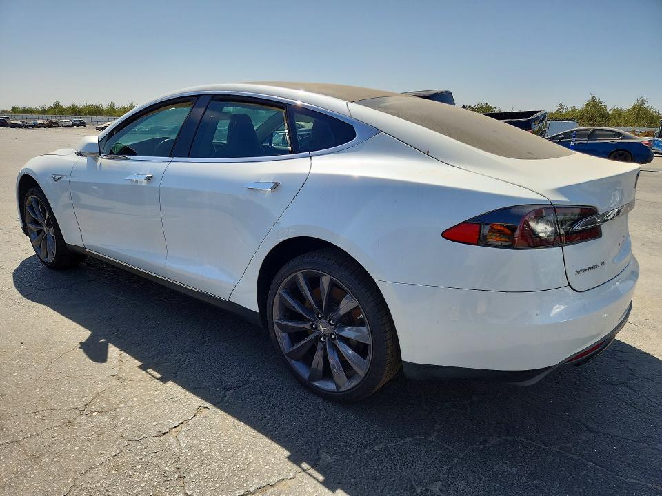 صورة رقم 2 من المزاد - 2013 TESLA MODEL S مع VIN 5YJSA1CN9DFP23016