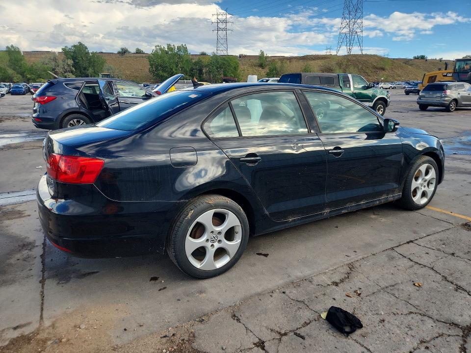 Photo 3 from auction – 2011 VOLKSWAGEN JETTA with VIN 3VWDZ7AJ6BM347935