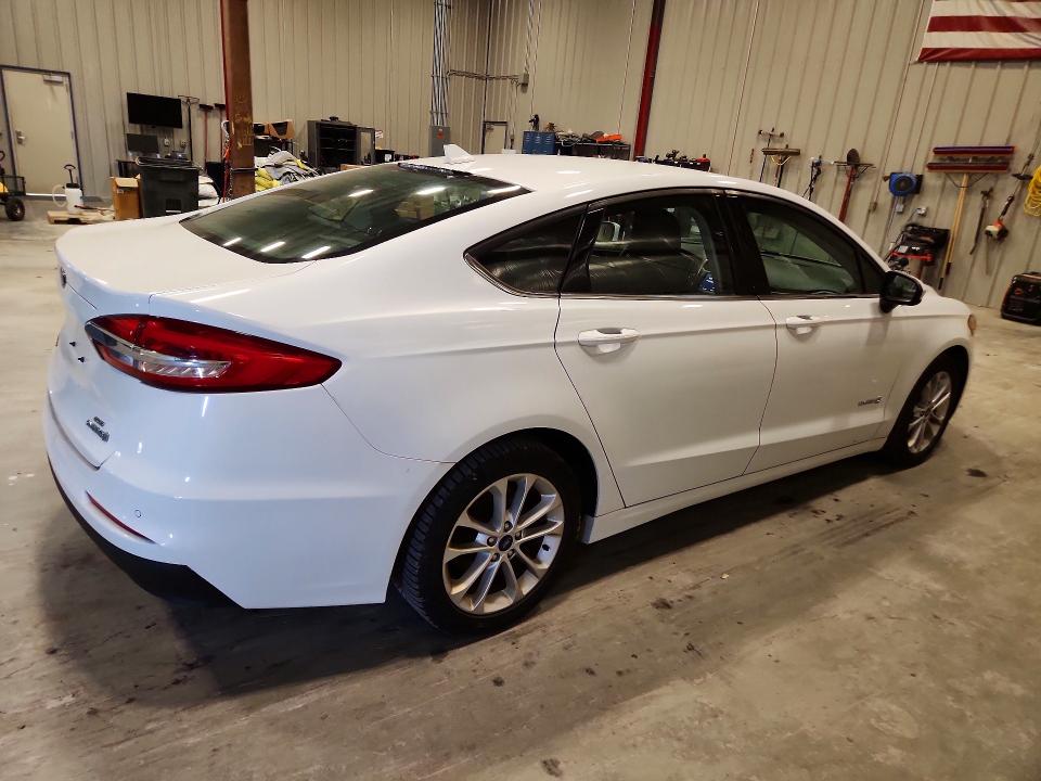 Photo 3 from auction – 2019 FORD FUSION with VIN 3FA6P0LU6KR278463