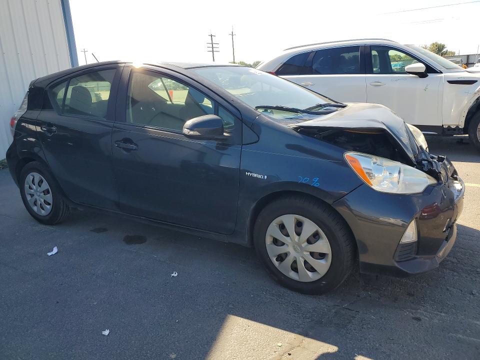 Снимка 4 от търг – 2013 TOYOTA PRIUS с VIN JTDKDTB39D1047145