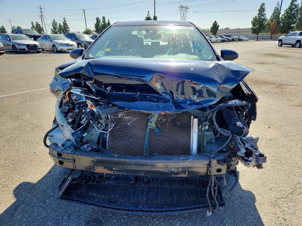 Снимка 5 от търг – 2018 TOYOTA COROLLA с VIN 5YFBURHE0JP769297