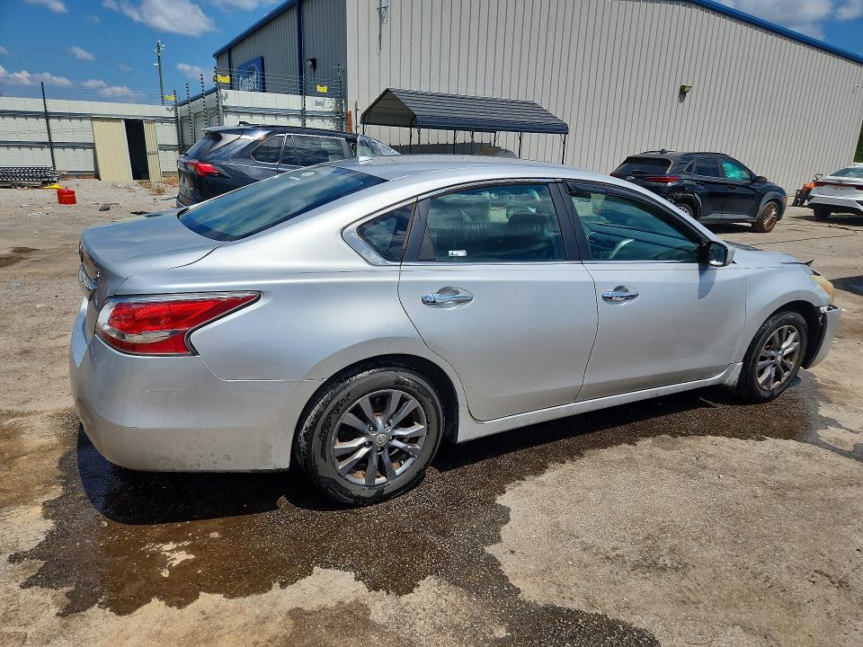 Снимка 3 от търг – 2015 NISSAN ALTIMA с VIN 1N4AL3AP6FC174256
