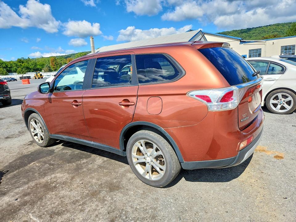 Photo 2 from auction – 2015 MITSUBISHI OUTLANDER with VIN JA4AZ3A31FZ007266
