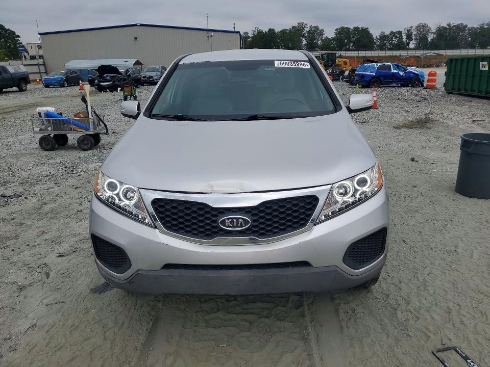 Photo 5 from auction – 2011 KIA SORENTO with VIN 5XYKT3A17BG019229