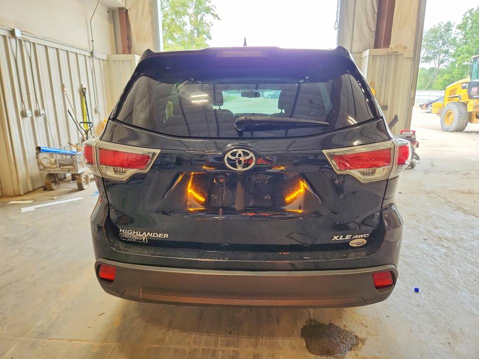 Photo 6 from auction – 2015 TOYOTA HIGHLANDER with VIN 5TDJKRFH8FS154994