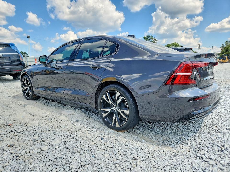 Foto 2 de la subasta – 2023 VOLVO S60 con VIN 7JRL12TW2PG229918